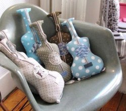 Faire un coussin guitare, les tutos !