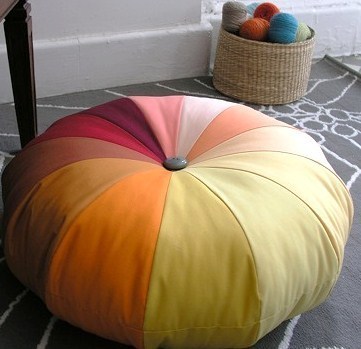 Faire des poufs avec des chutes de tissu !