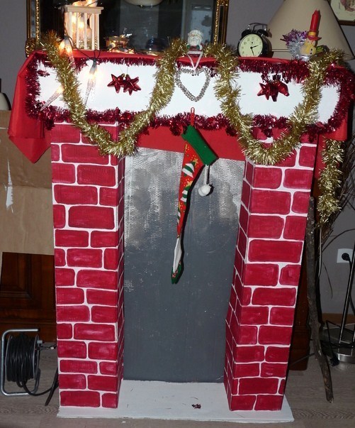 Faire une cheminée en carton pour Noël !