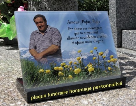 Rendre hommage à un proche avec une plaque funéraire