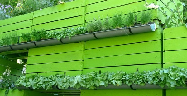 Recyclez vos gouttières en zinc en jardinières !