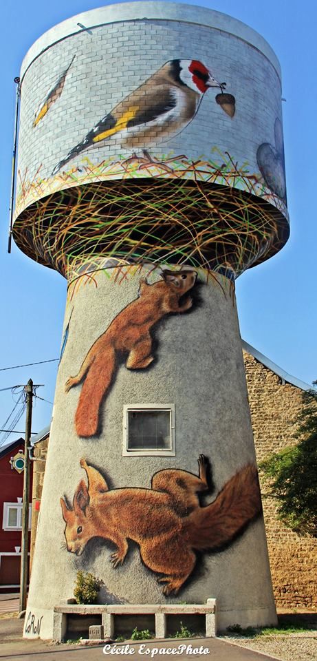 Des châteaux d'eau superbement décorés