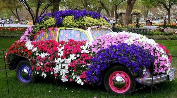 Jardinières géantes Voitures fleuries