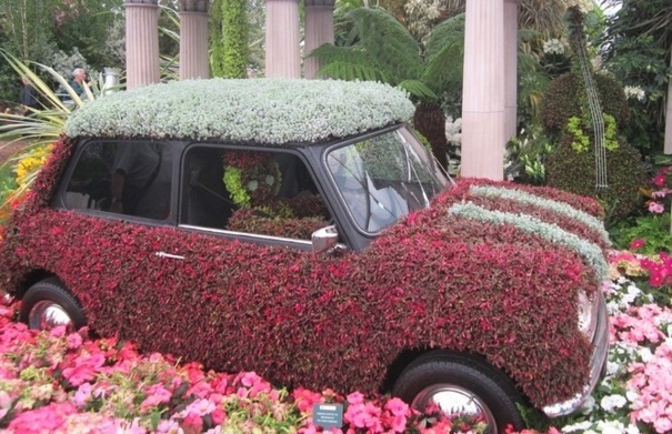 Jardinières géantes Voitures fleuries