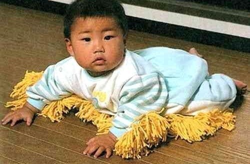 Le bébé lingette : il fait la poussière à votre place.. Le bébé lingette : il fait la poussière à votre place..