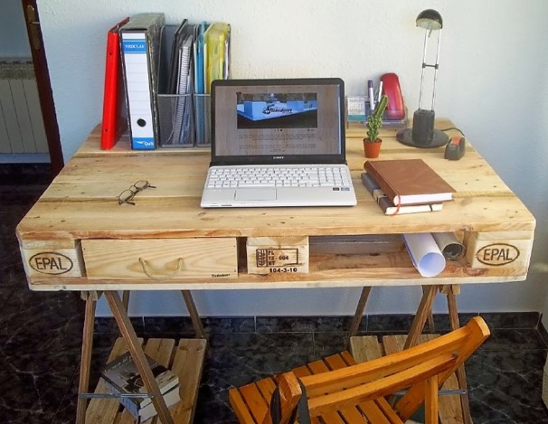 Faire un bureau en bois de palette, des modèles