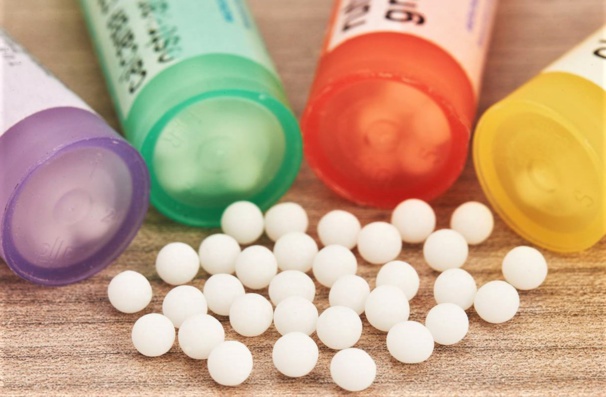 Mieux comprendre les souches et les dosages en homéopathie