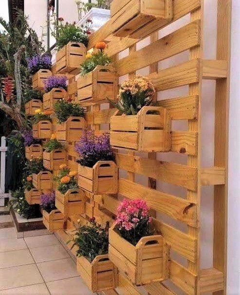 Recycler une palette en jardinière pour le jardin