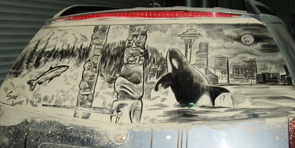 Art insolite : oeuvres d'art sur vitres de voitures sales !