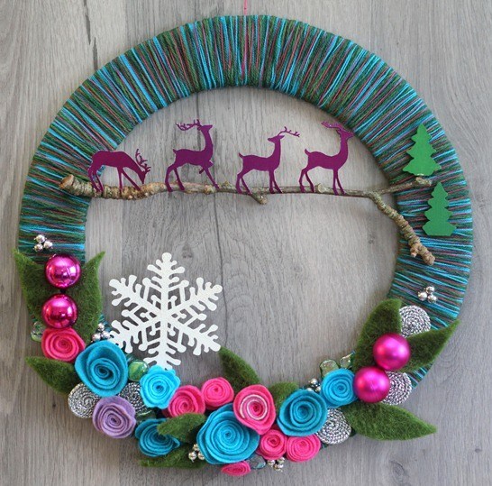 Tutoriel faire une couronne de Noël avec de la laine et du carton