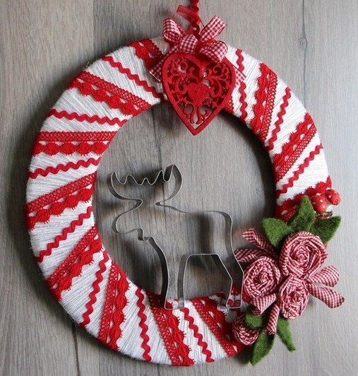 Tutoriel faire une couronne de Noël avec de la laine et du carton Tutoriel faire une couronne de Noël avec de la laine et du carton