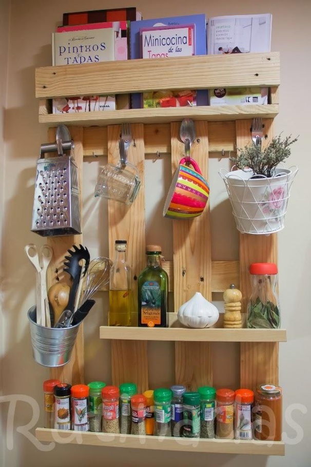 Etagères à épices grand format en bois de palette pour la cuisine Etagères à épices grand format en bois de palette pour la cuisine