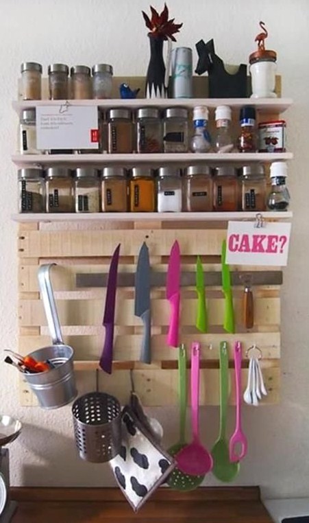 Etagères à épices grand format en bois de palette pour la cuisine Etagères à épices grand format en bois de palette pour la cuisine