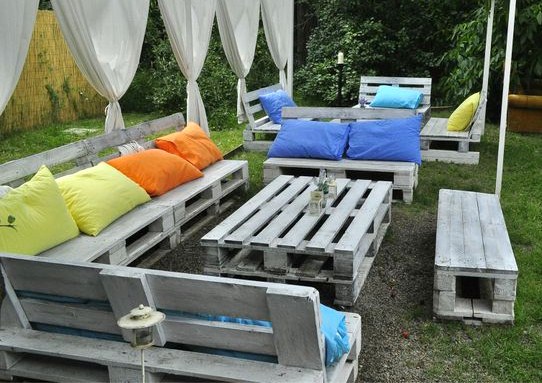 20 modèles de salons de jardin fabriqués en bois de palettes