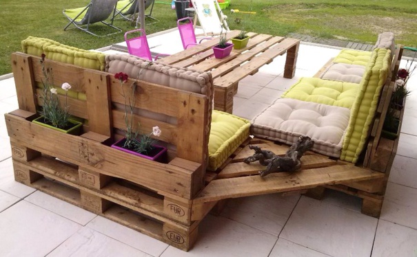 20 modèles de salons de jardin fabriqués en bois de palettes