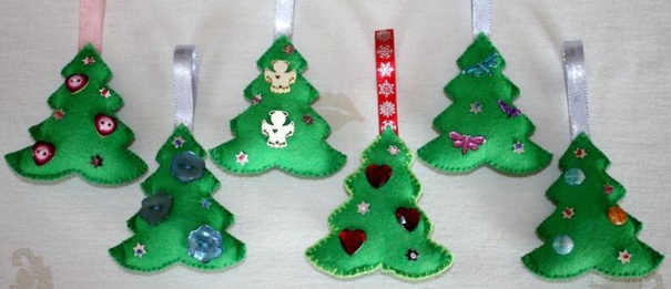 Jolis modèles de petits sapins de Noël en feutrine.