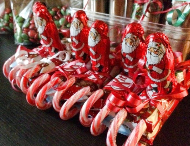 Faire le traîneau du Père Noël en friandises et sucres d'orge Faire le traîneau du Père Noël en friandises et sucres d'orge