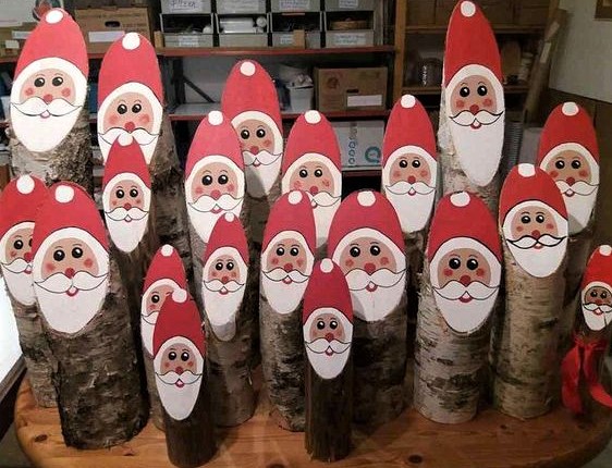 Faire des pères Noël en bûches de bois