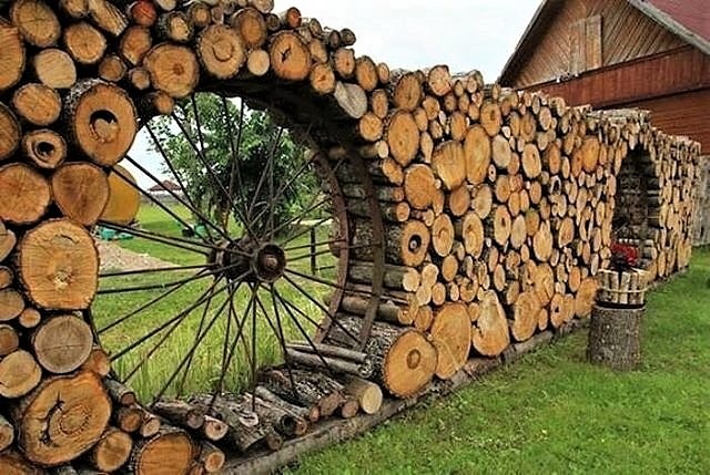Murs jardin en rondins de bois