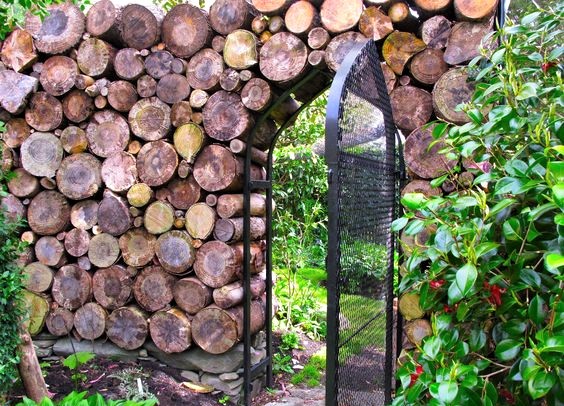 Murs jardin en rondins de bois