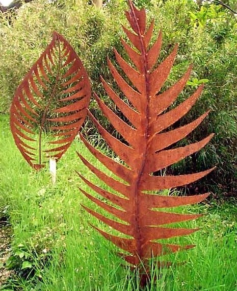 Déco sculptures rouillées au jardin