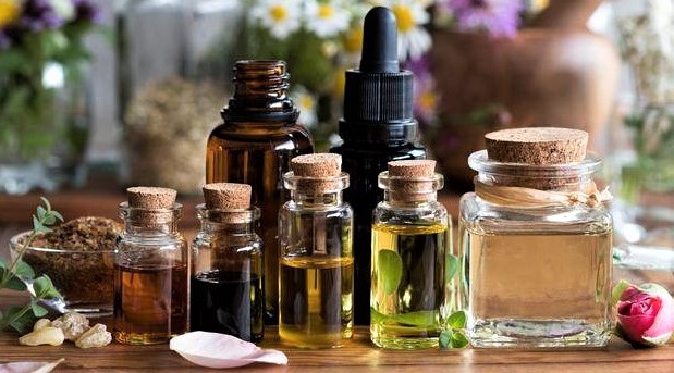 Les bienfaits des huiles essentielles pour les personnes âgées