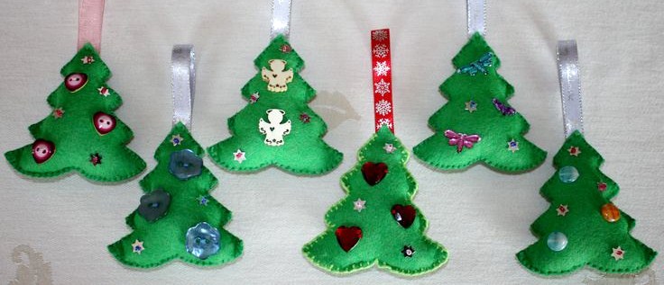 Jolis modèles de petits sapins de Noël en feutrine.