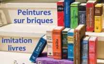 Faire une fausse bibliothèque avec des briques peintes