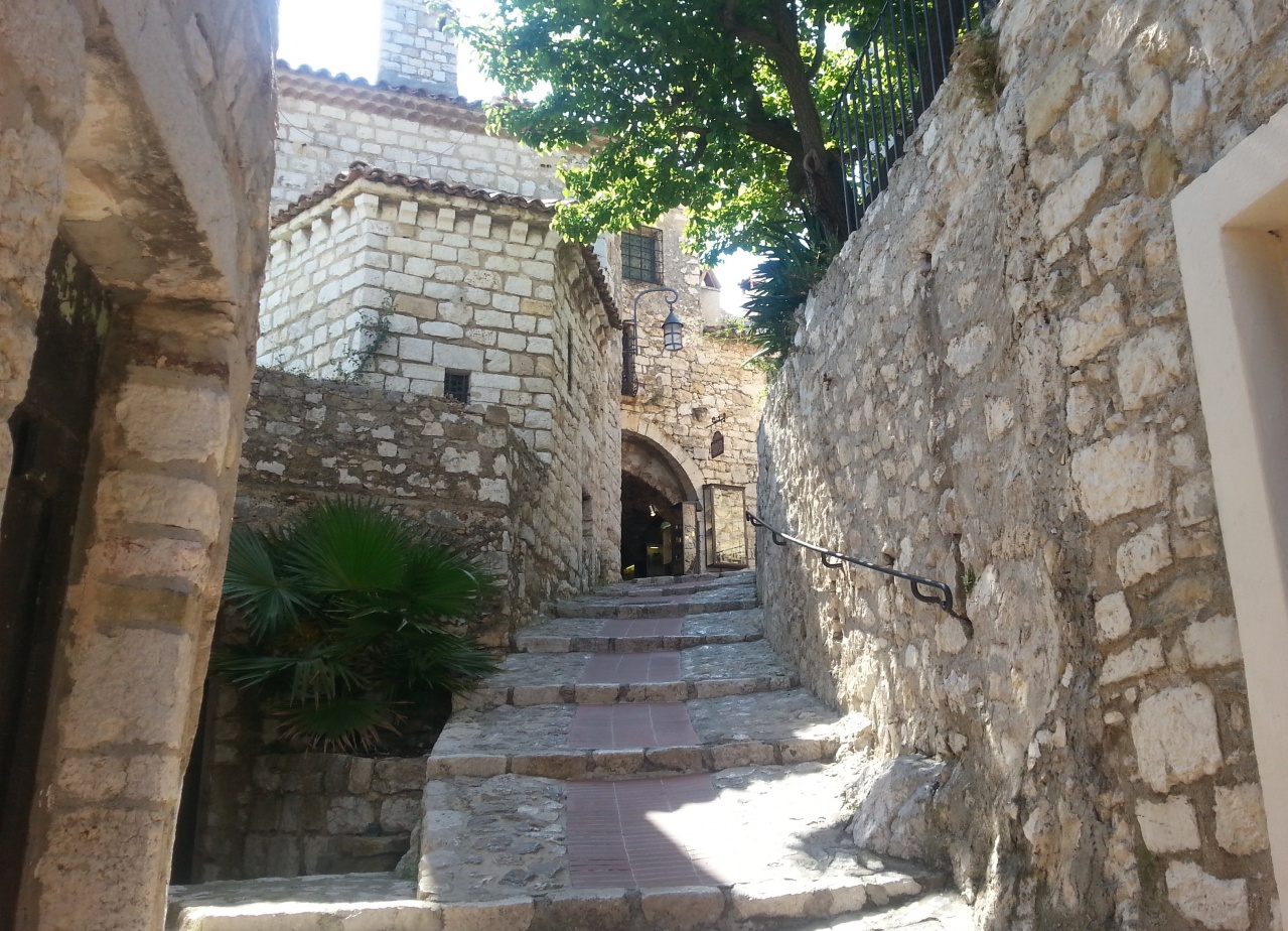 ruelle pavée village EZE