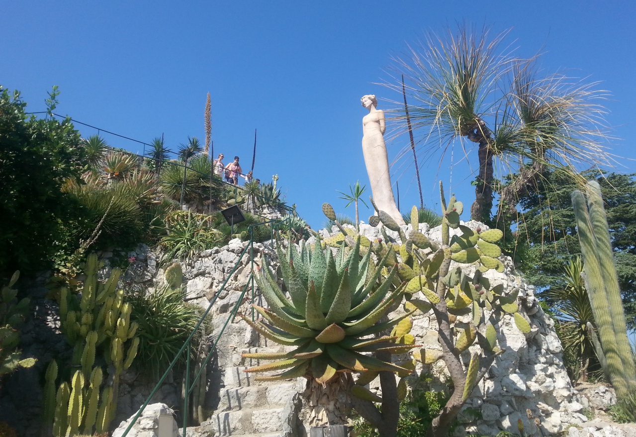 statue jardin EZE